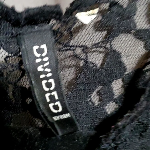 Divided Black Lace Blouse - Picture 5 of 9